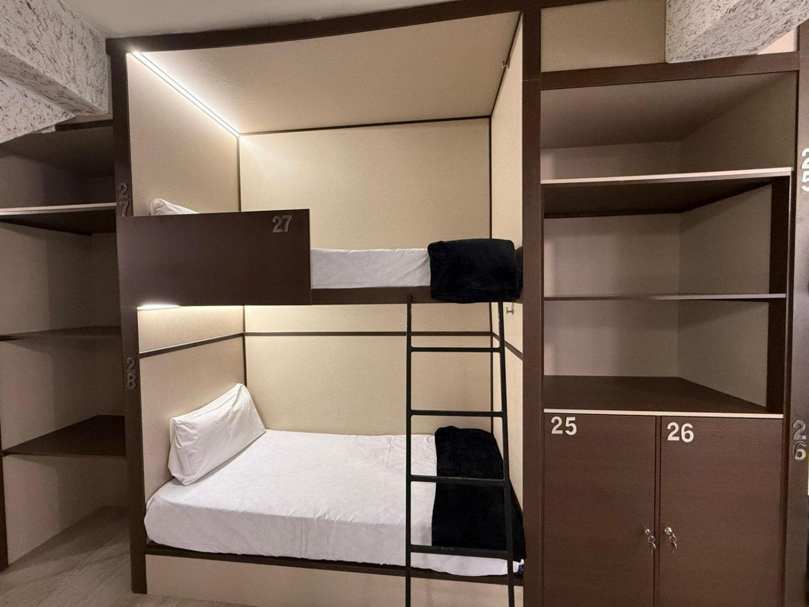 Hostel Tkh-Rooms Mate Madrid Extérieur photo